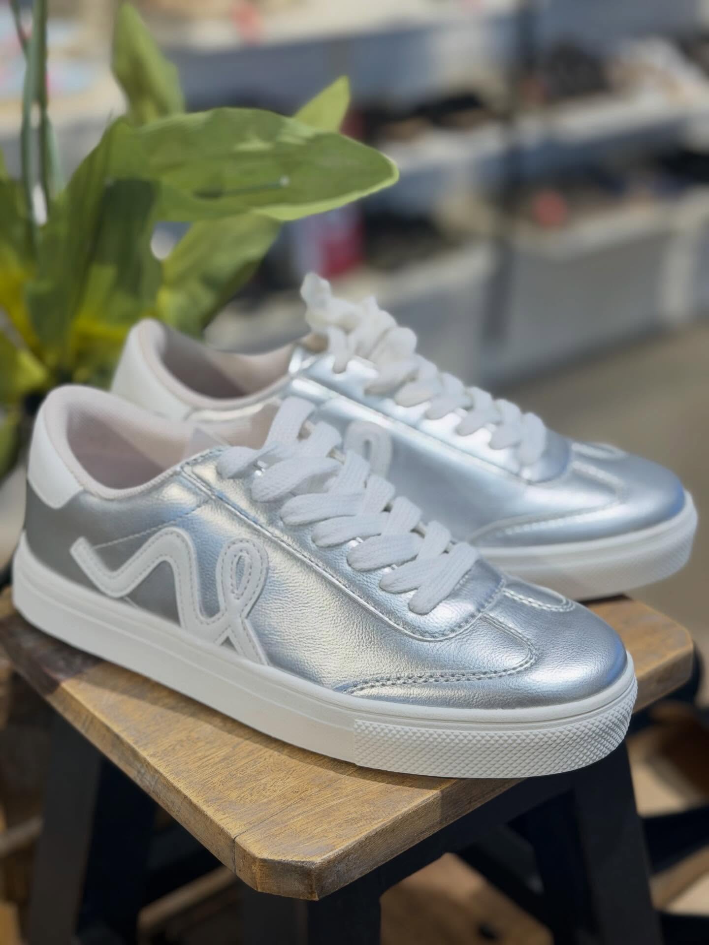 Klassisk sneaker i silver